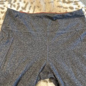 Large Calvin Klein performance leggings with pockets cropped